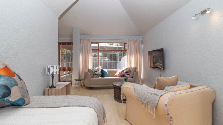 7 Bedroom Property for Sale in Westcliff Western Cape